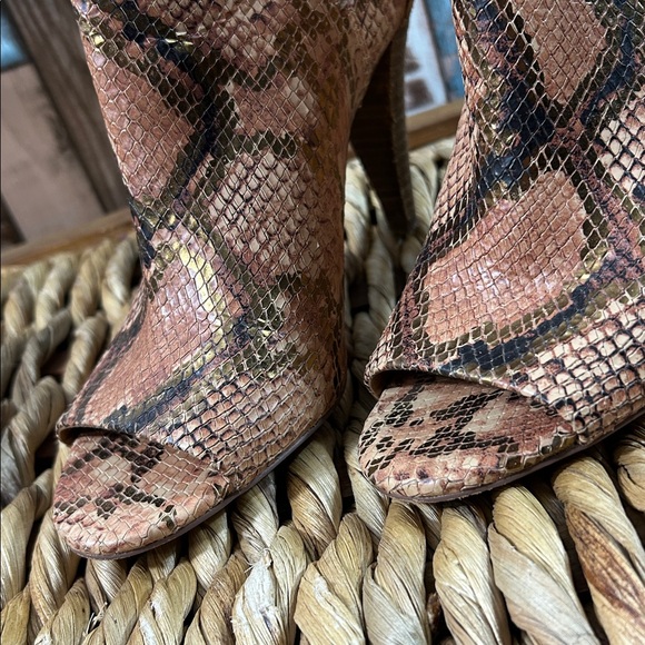 Vince Camuto Tan Snakeskin Heeled Booties 8 - Picture 3 of 15